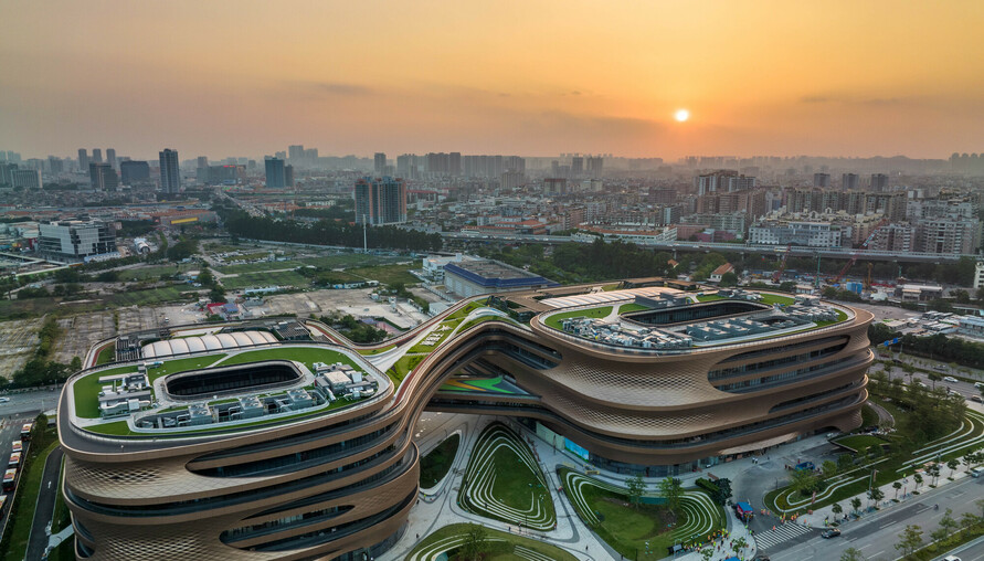 中國廣州無極限廣場 Infinitus Plaza，跨越現實的迷人曲線
