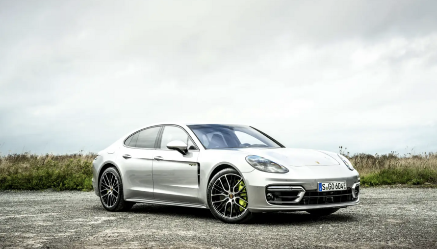 性能跑格、綠能元素，Porsche Panamera 4S E-Hybrid 油電性能之王