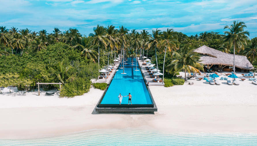 200米長無邊際泳池貫穿全島，馬爾地夫費爾蒙度假村 Fairmont Maldives Sirru Fen Fushi 美到不思議