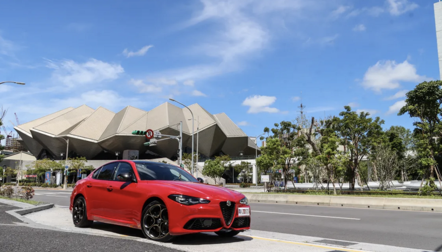 入手情懷的最終機會 Alfa Romeo Giulia Intensa