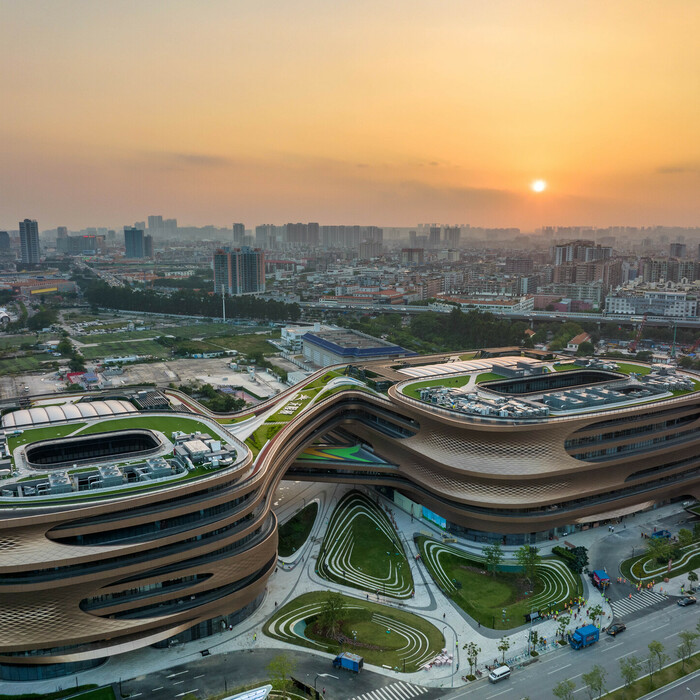 中國廣州無極限廣場 Infinitus Plaza，跨越現實的迷人曲線